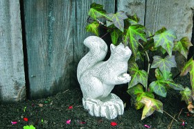 Скульптура Белка с орешком