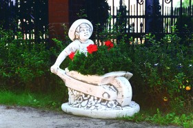 Вазон Мальчик с тачкой