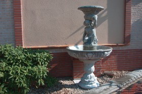 Фонтан скульптурный Мальчик с вазой