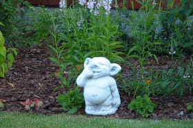 Фигурка большая Гном с пальцем в носу