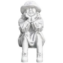 Скульптура Девочка в шляпе сидит