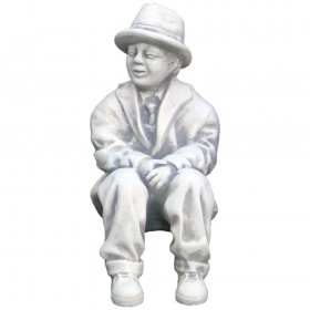 Скульптура Мальчик в шляпе сидит