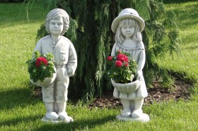 Скульптура современная Мальчик с лукошком