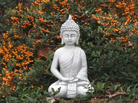 Скульптура Будда медитирует