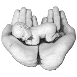 Скульптура Младенец на руках