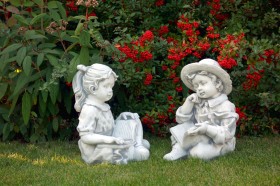 Скульптура Девочка с книгой