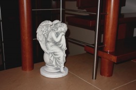 Скульптура Ангел девушка на шаре