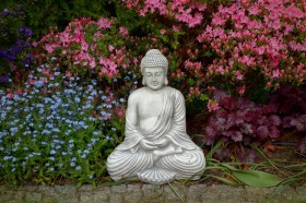 Скульптура Будда медитирует