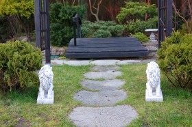 Скульптура Лев смотрит влево