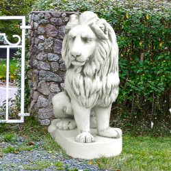Скульптура Лев смотрит вправо