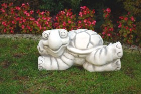 Скульптура  Большая черепаха лежит