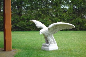 Скульптура декоративная Орел