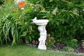 Скульптура Амур с поилкой для птиц