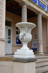 Пьедестал для вазона