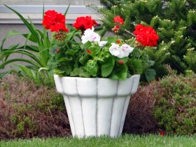 Вазон современный, круглый, ребристый