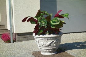 Вазон античный, круглый с орнаментом