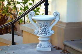 Вазон античный Розы