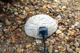 Декоративный элемент Камень для электрических  розеток