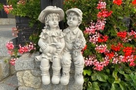 Скульптура Девочка и мальчик