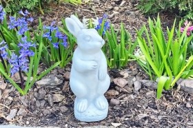 Скульптура Заяц смотрит вправо
