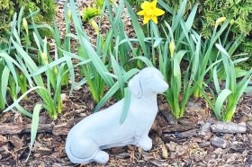 Скульптура  Такса сидит