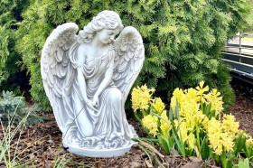 Скульптура Ангел-девочка с большими крыльями
