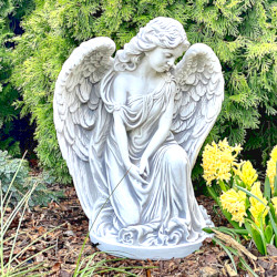 Скульптура Ангел-девочка с большими крыльями