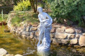 Скульптура Девушка с бочонком