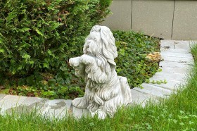 Скульптура  Собака сидит