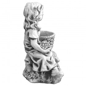 Скульптура  Девочка с корзинкой