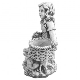 Скульптура  Девочка с корзинкой