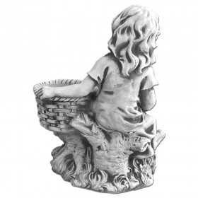 Скульптура  Девочка с корзинкой