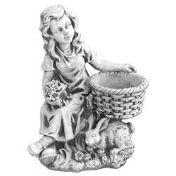 Скульптура  Девочка с корзинкой