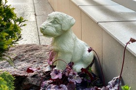 Скульптура  Щенок сидит