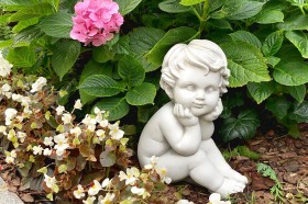 Скульптура Ребенок сидит