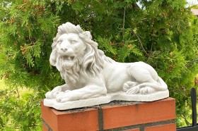 Скульптура Лев лежит, правый