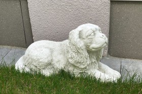 Скульптура Собака лежит