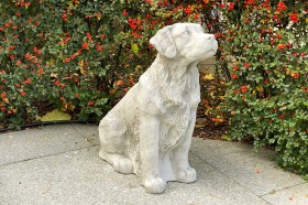 Скульптура Собака сидит