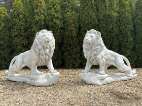 Скульптура Лев стоит, левый