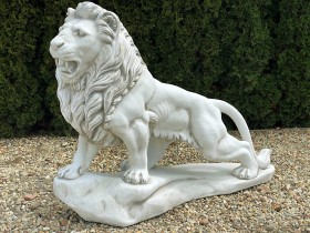 Скульптура Лев стоит, левый