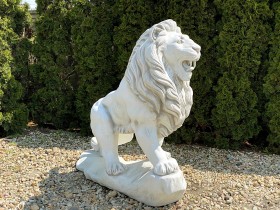 Скульптура Лев стоит, левый