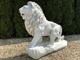 Скульптура Лев стоит, правый