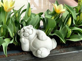 Скульптура Медвежонок лежит