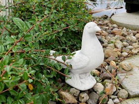 Скульптура Голубь