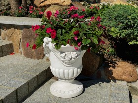 Вазон античный Розы