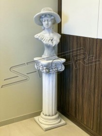 Колонна с капителью