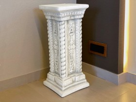 Столб античный с орнаментом