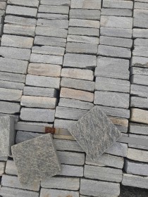 Галтованная брусчатка из Серицита, размер 100-200 мм, толщина 20-30 мм