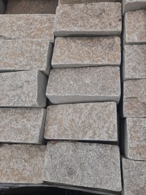 Колотая брусчатка из Лемезита, размер 100-200 мм, толщина 30-40 мм