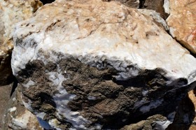 Валун Кальцит, белый